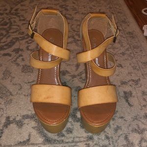 Camel Wedges